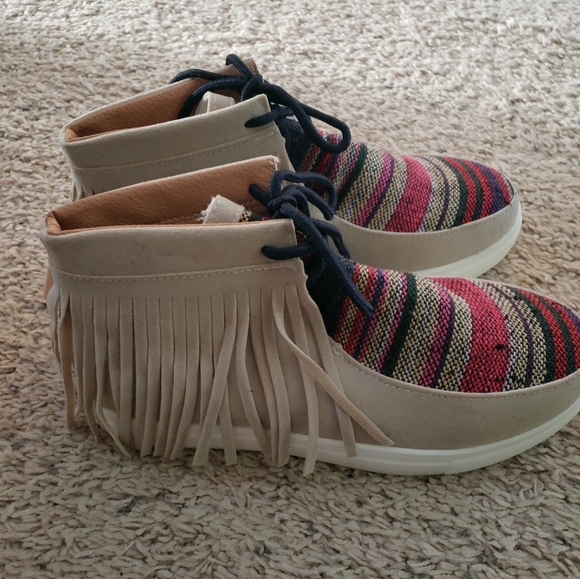 Shoes - Picture 2 of 4